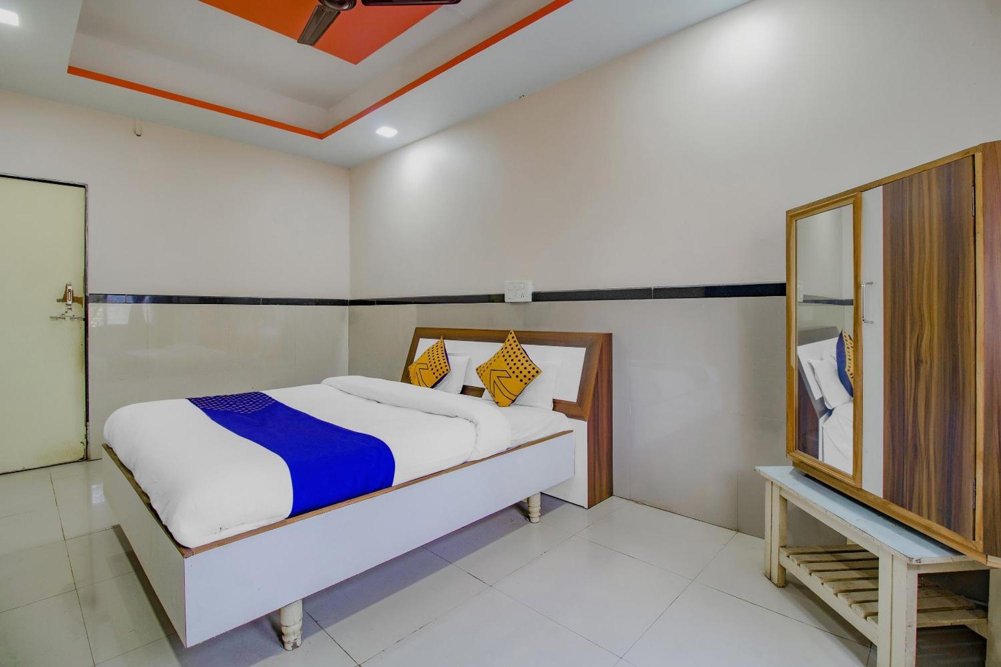 Spot On Indirasagar Executive Otel Kolhapur Dış mekan fotoğraf